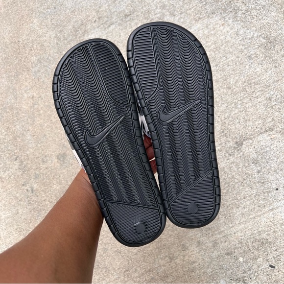 NIKE BENASSI SLIDES JUST DO IT BLACKS WHITES SWOOSH PRINTS - Picture 3 of 5